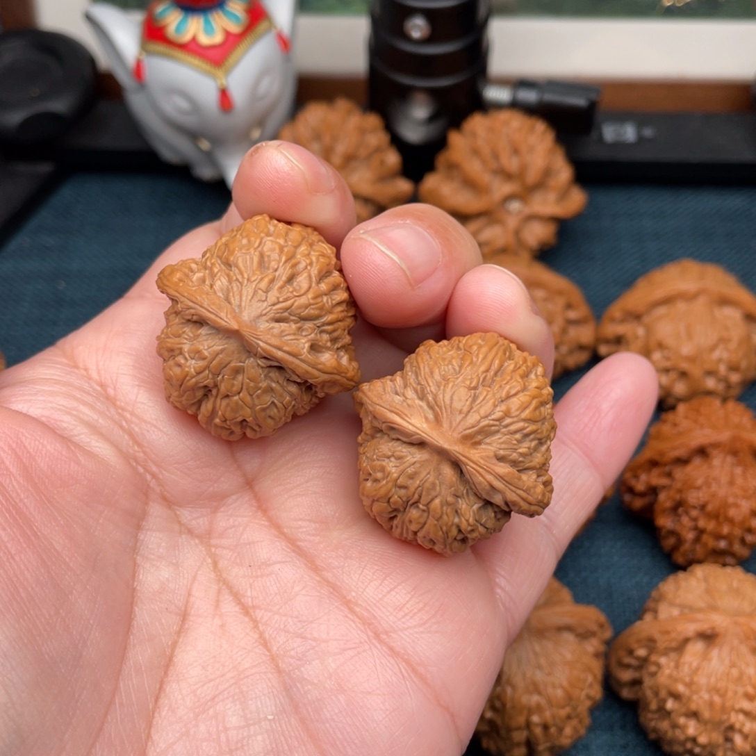 文玩核桃把件野生密纹32