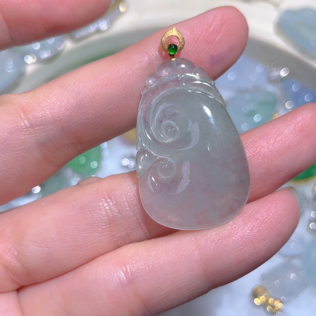 翡翠颈饰18K金镶嵌翡翠