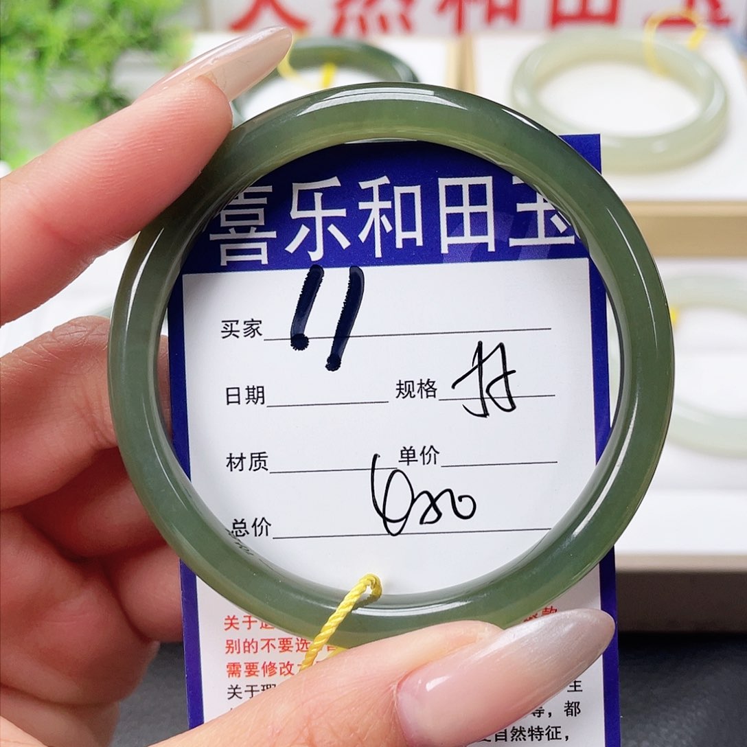 和田玉手镯未镶嵌