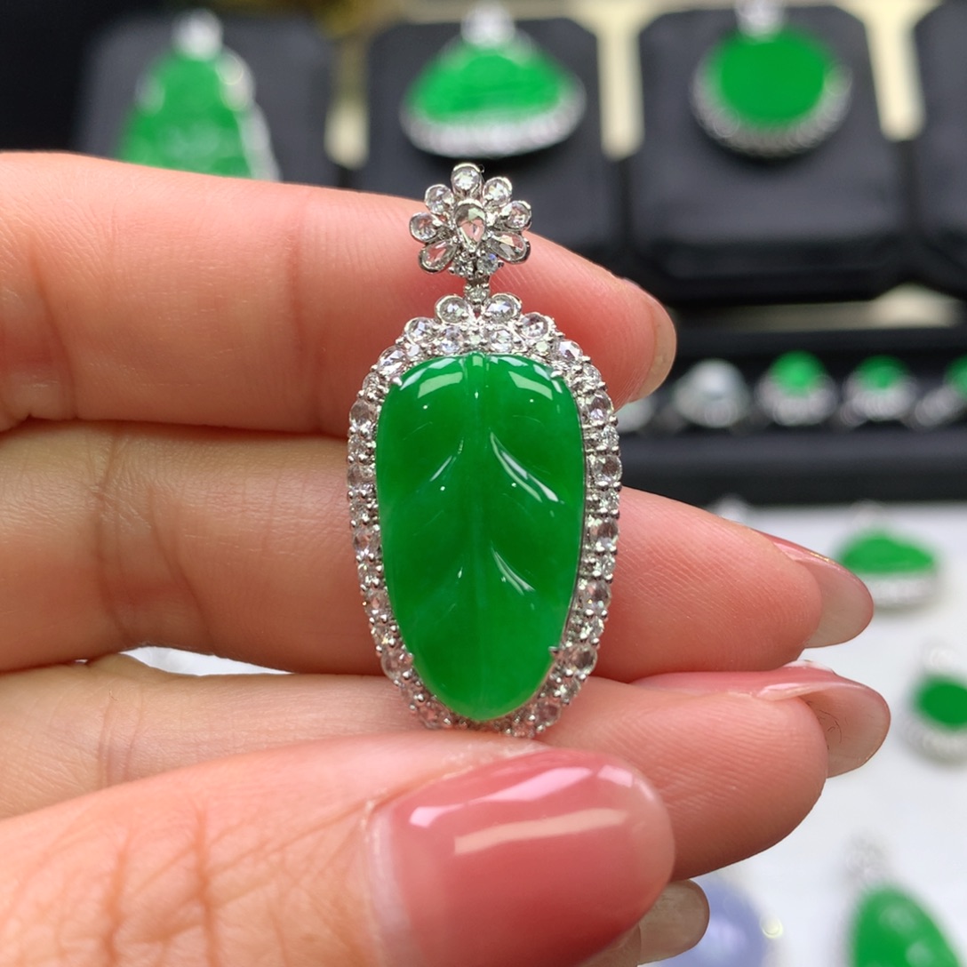 翡翠吊坠(不含链)18K金镶嵌