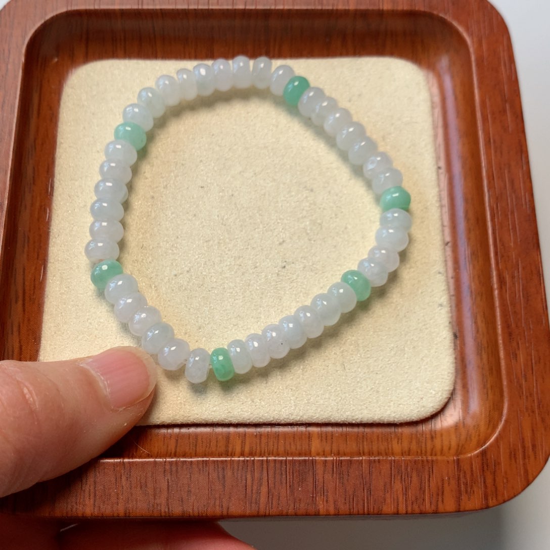 翡翠颈饰未镶嵌珠