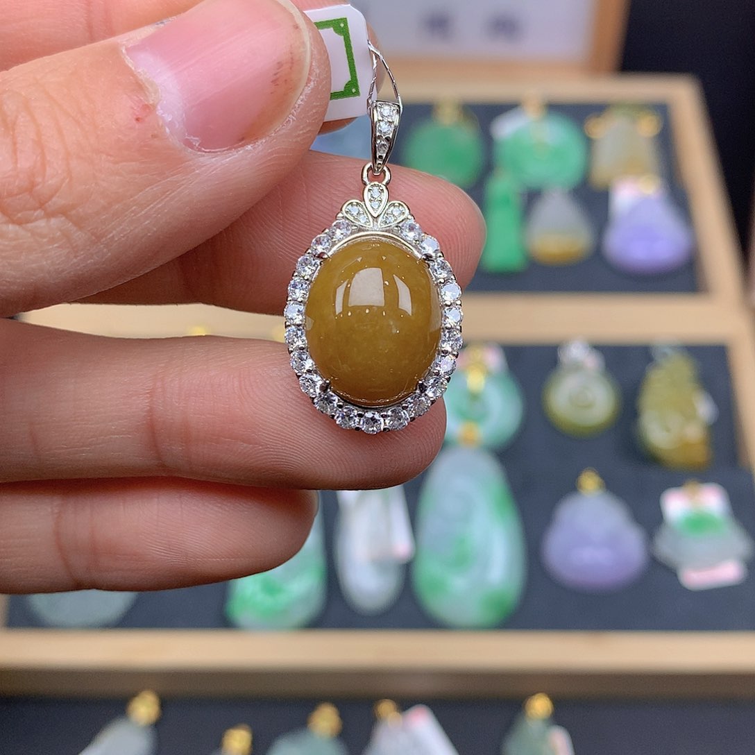 翡翠颈饰未镶嵌翡翠