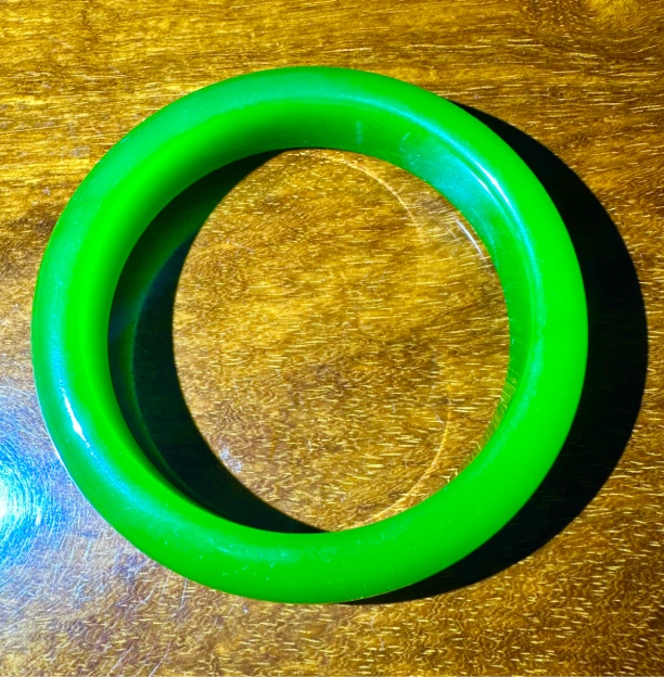 YS0074老田家碧绿玉手镯（无礼盒）