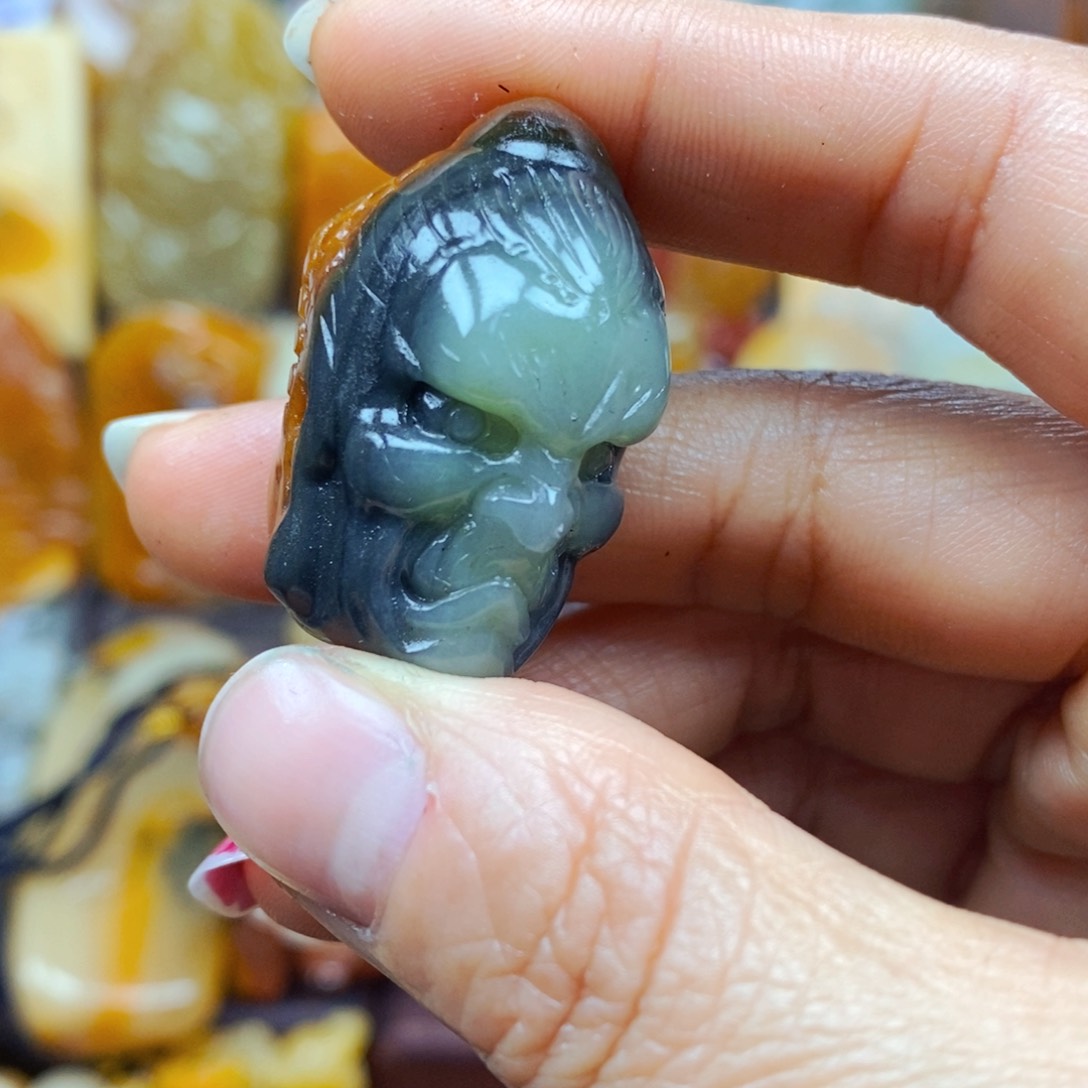 石英质玉（黄龙玉）未镶嵌颈饰