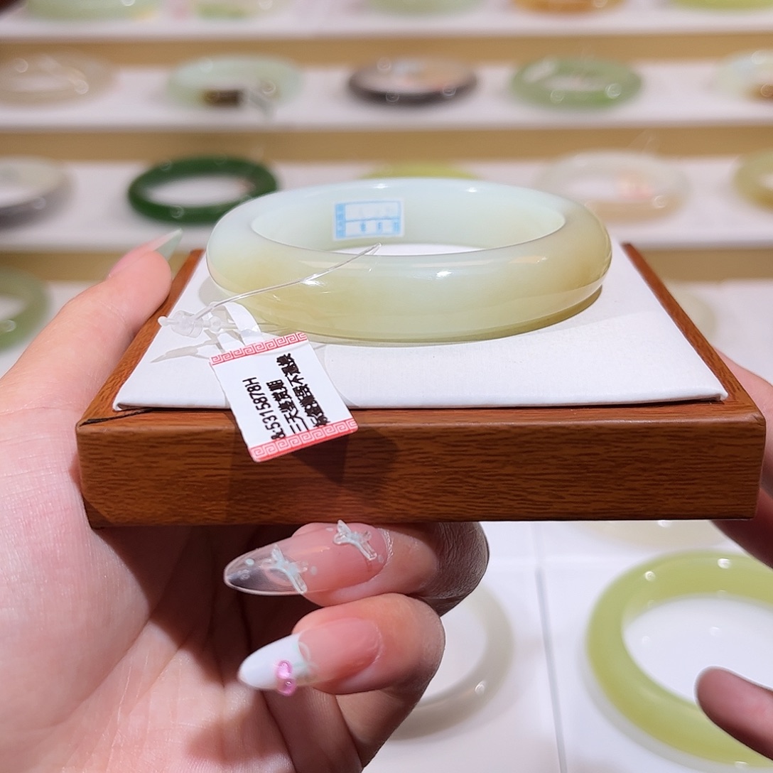 和田玉未镶嵌手镯且末糖白