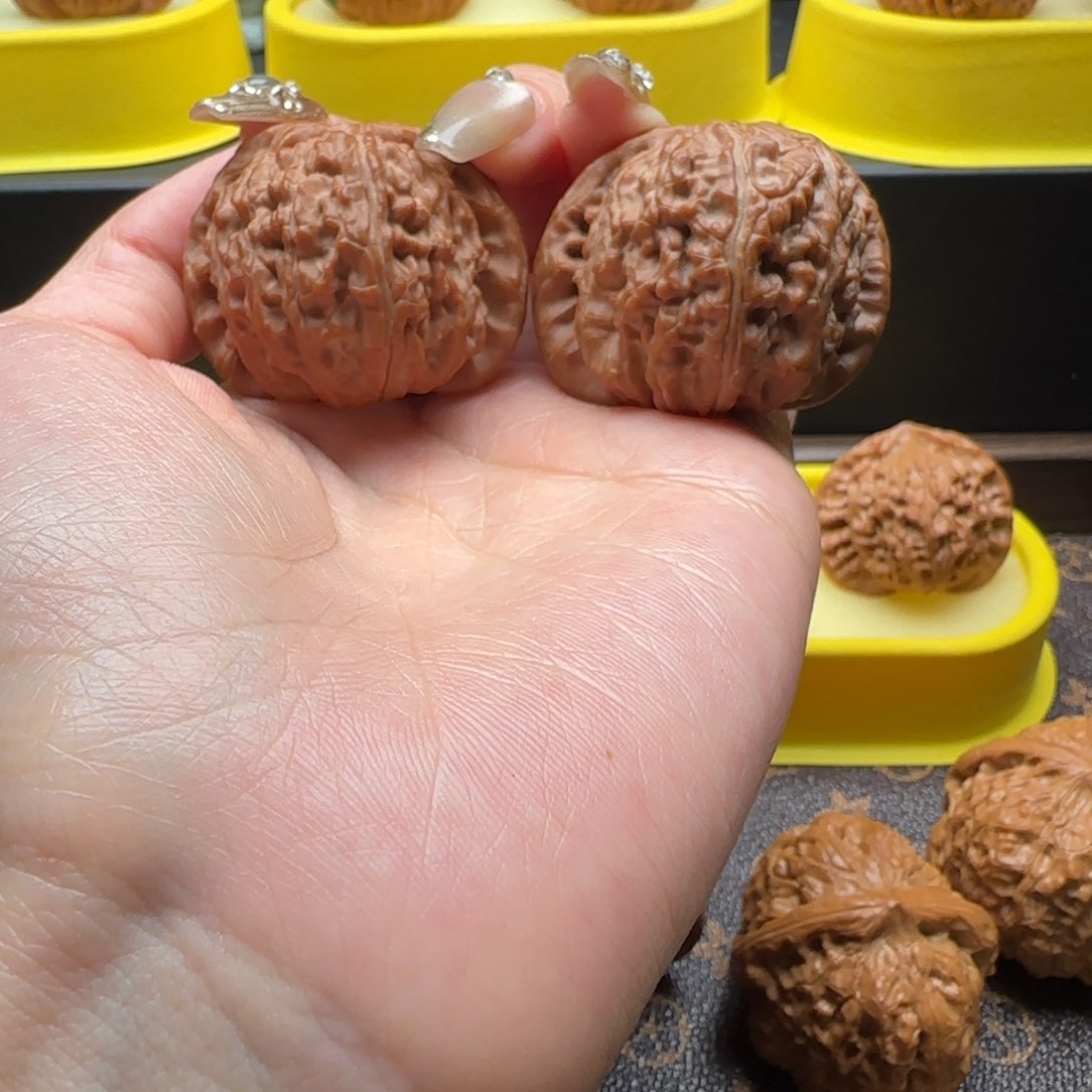 猴头核桃吊坠42闷白