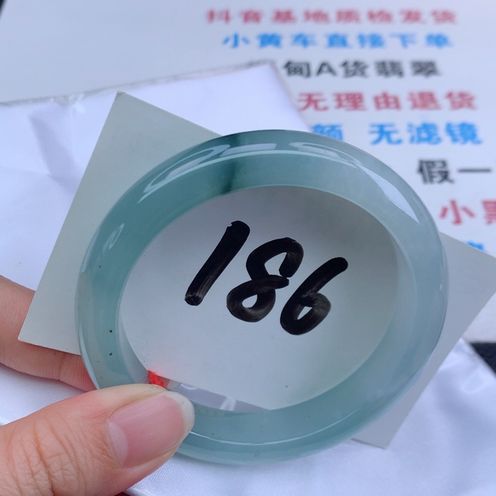 翡翠手镯未镶嵌翡翠