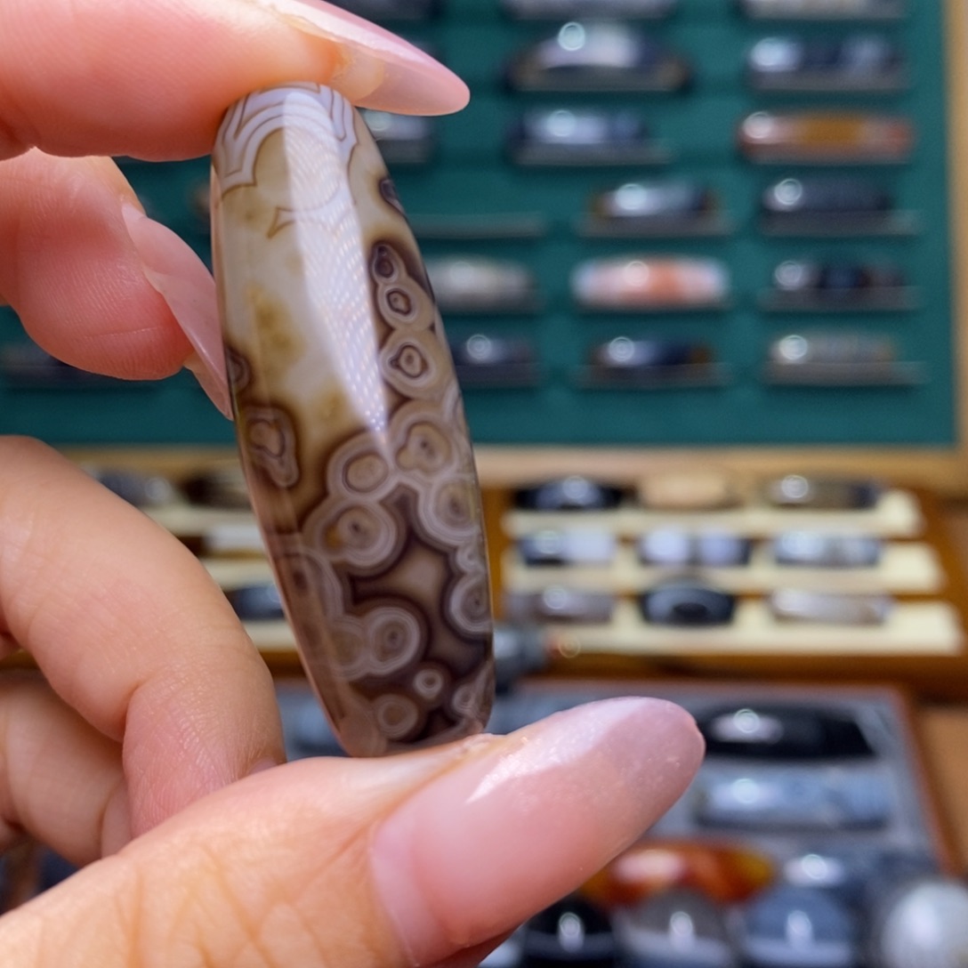 勇***玛瑙/玉髓未镶嵌珠宝半成品