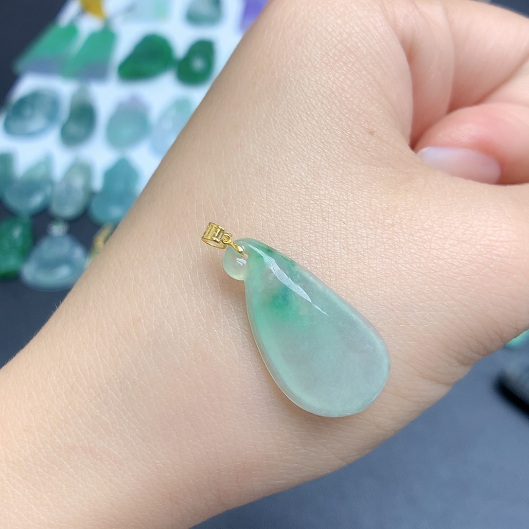 翡翠颈饰18K金镶嵌福瓜