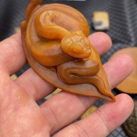 【闪购商品】石英质玉（黄龙玉）颈饰未镶嵌