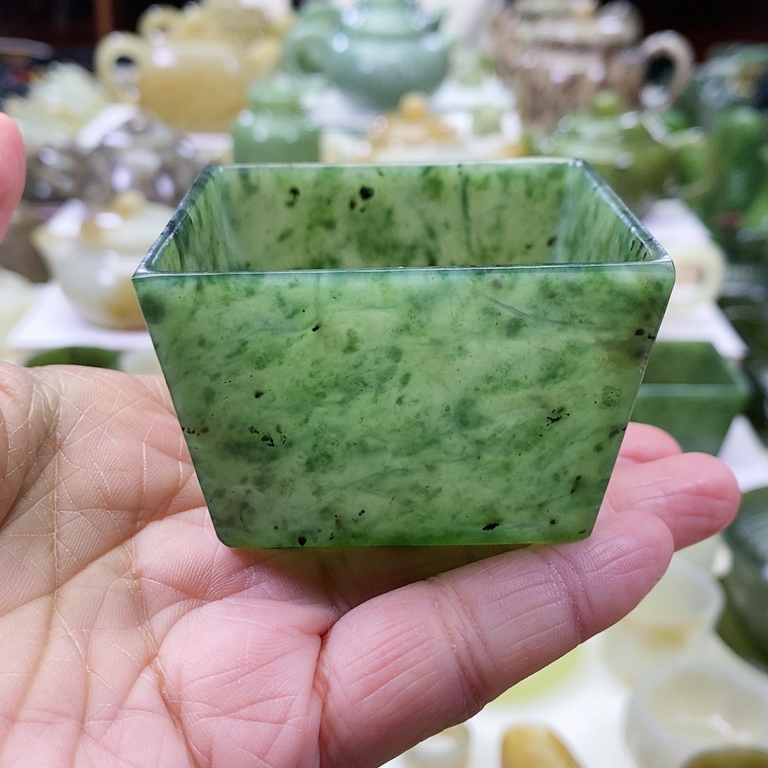 和田玉茶杯未镶嵌馆*。