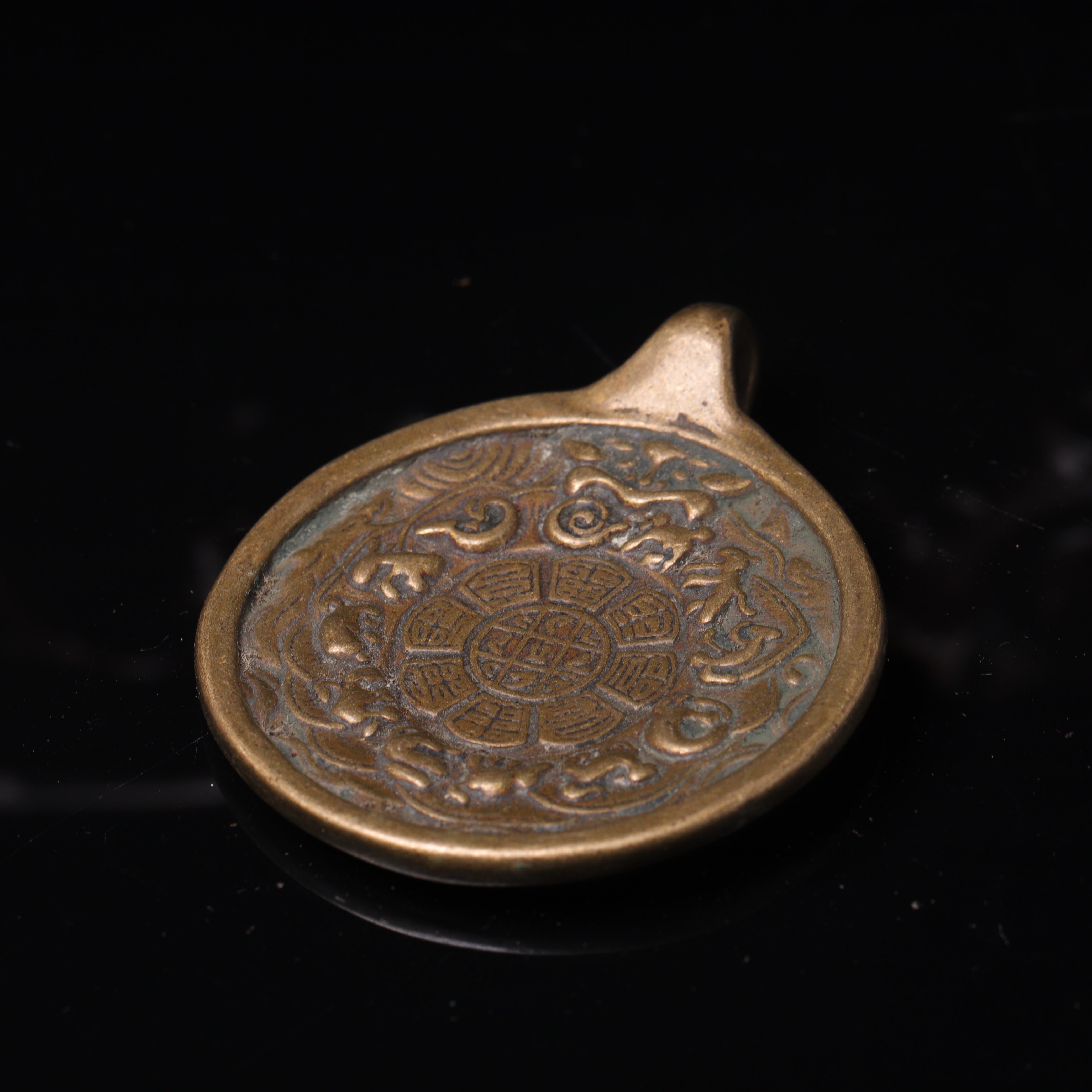 藏传刻纹挂牌把件