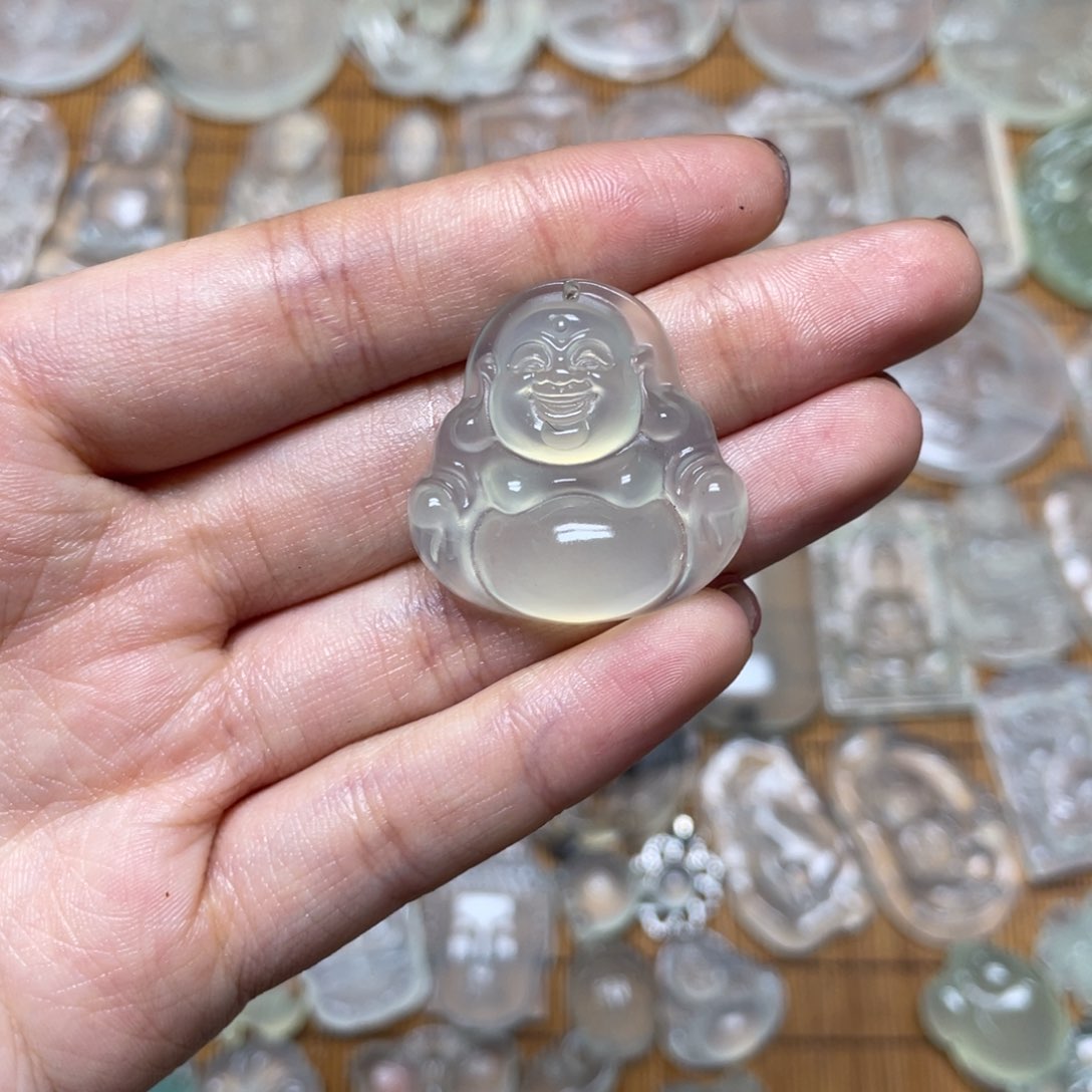 未镶嵌蛇纹石玉颈饰是**呀