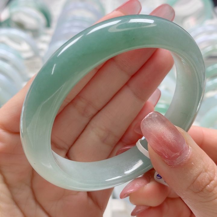 翡翠手镯未镶嵌海蓝之谜54.6渐变湖水绿