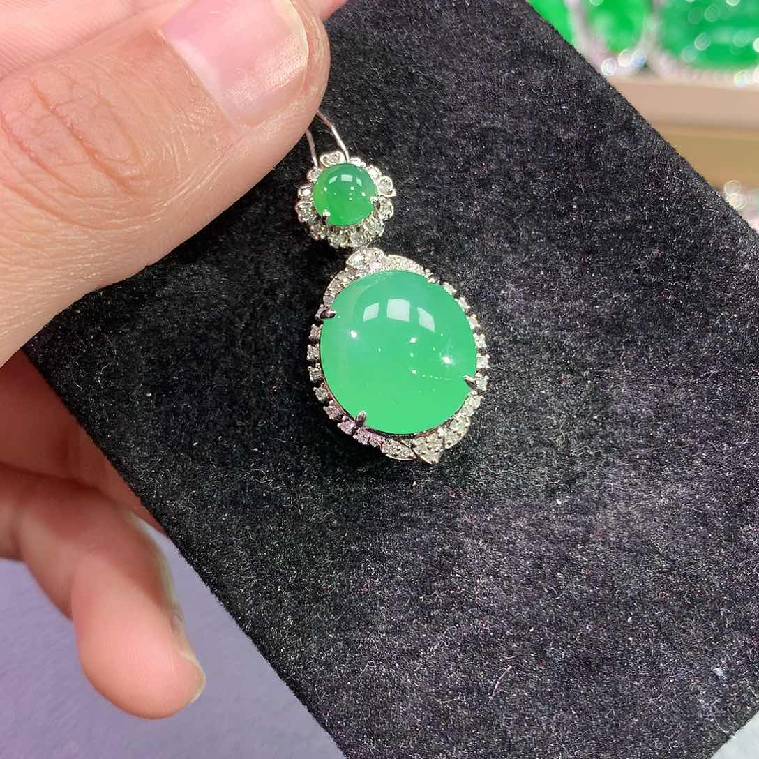 翡翠吊坠(赠链)18K金镶嵌