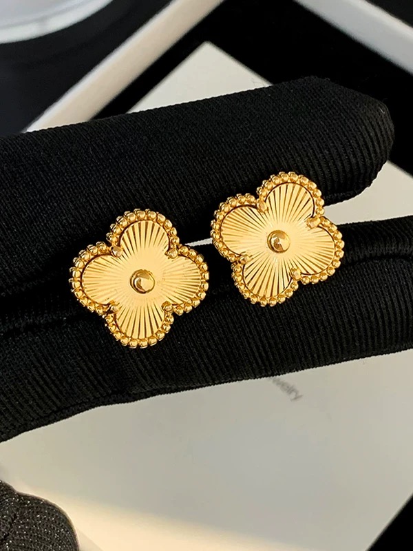 钛钢耳饰 耳钉金色镭射四叶草小香风女轻奢风简约风