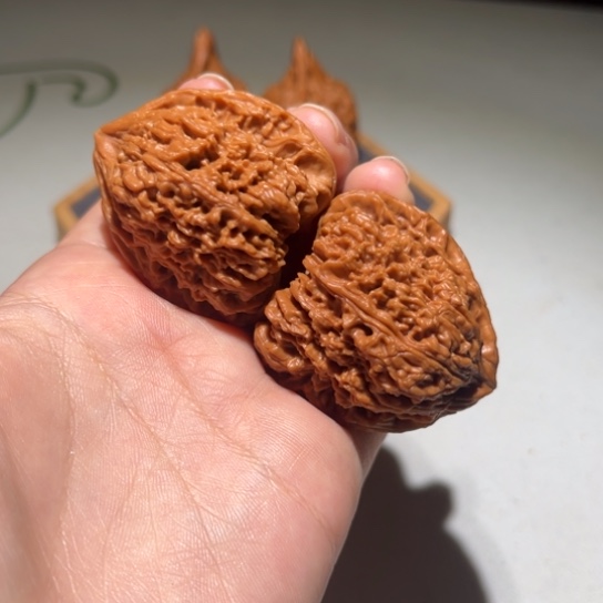 文玩核桃吊坠三角疆