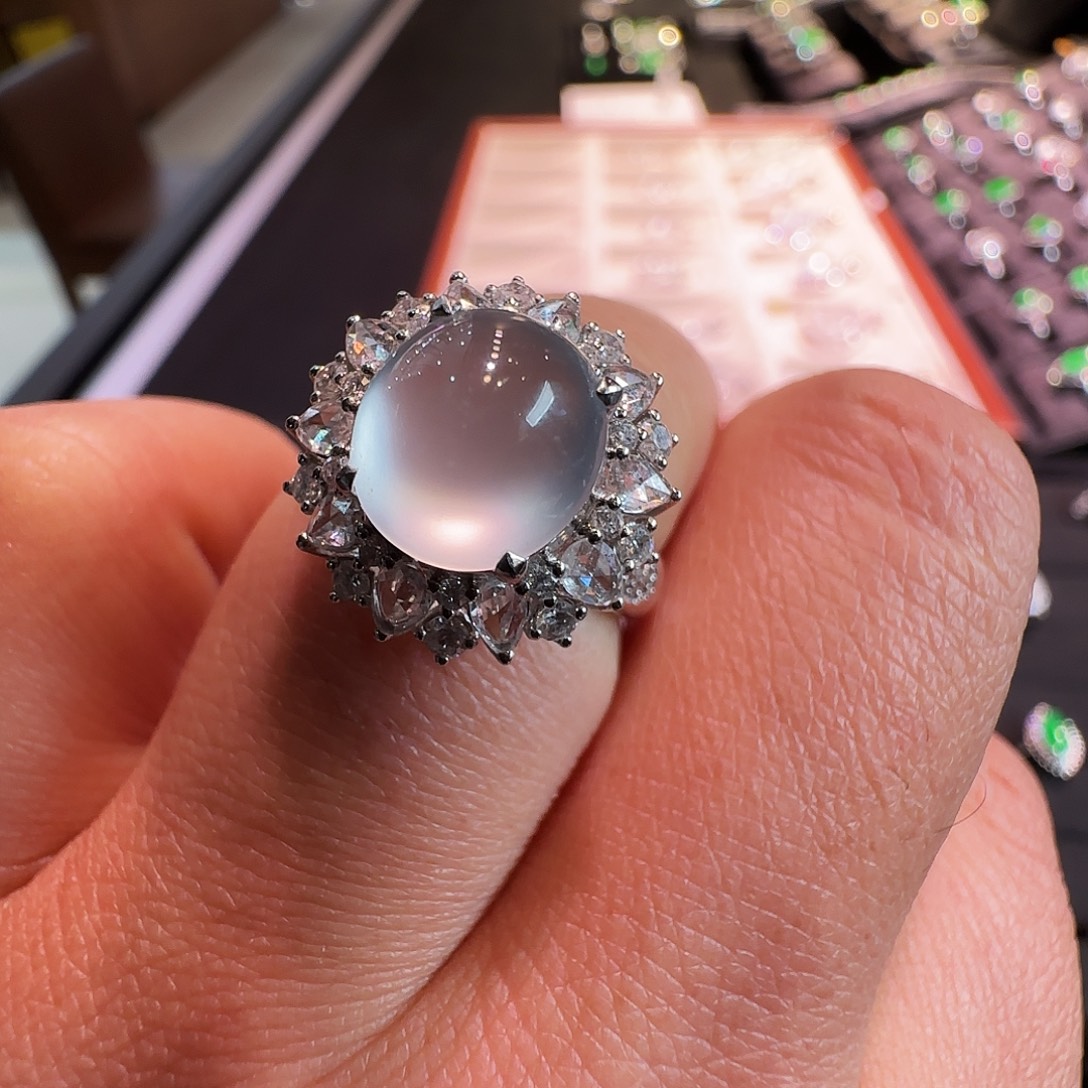 翡翠18K金镶嵌戒指