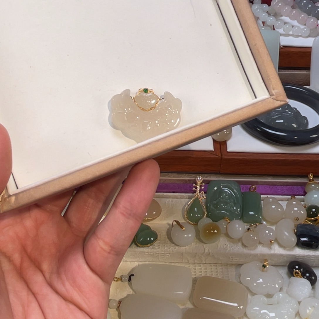 J****颈饰未镶嵌和田玉