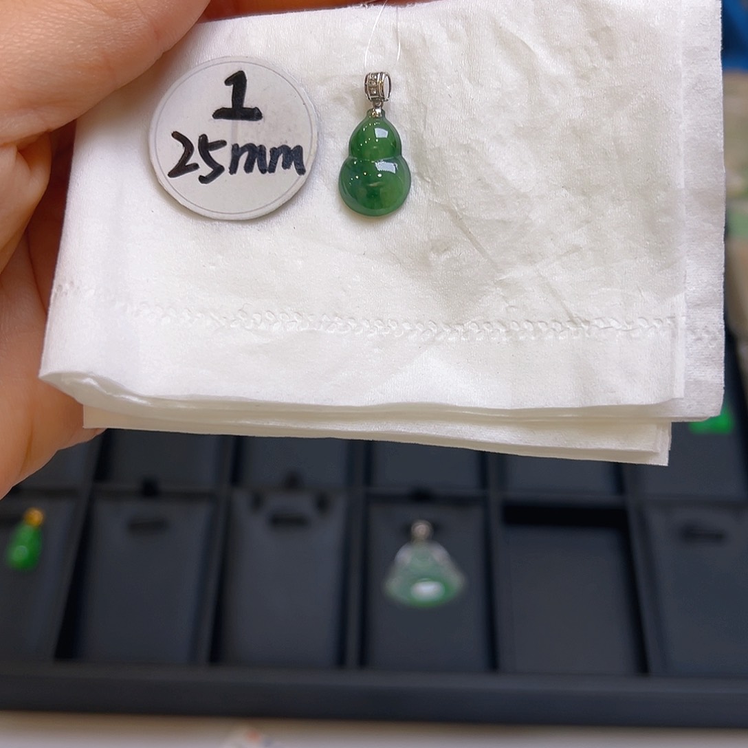 翡翠颈饰18K金镶嵌翡翠