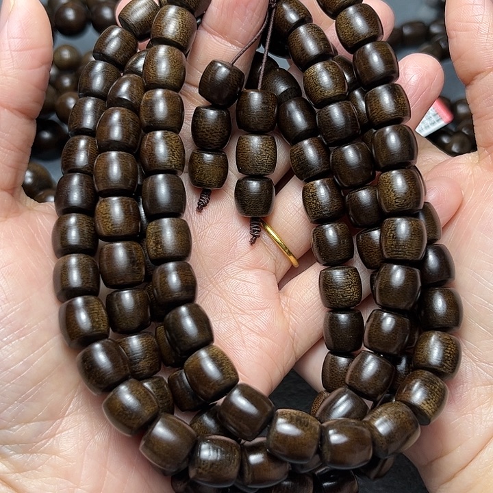 沉香手串建****凭白棋玉化