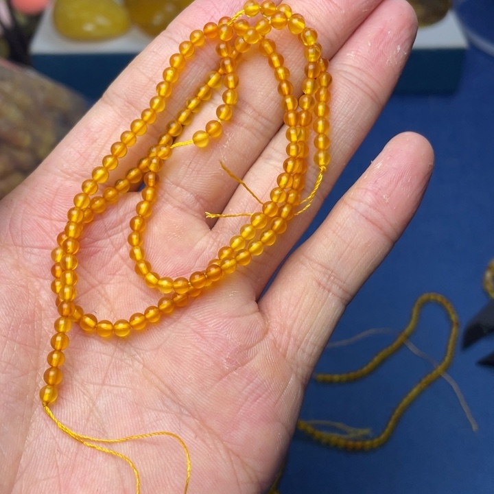 未镶嵌琥珀珠宝奇石