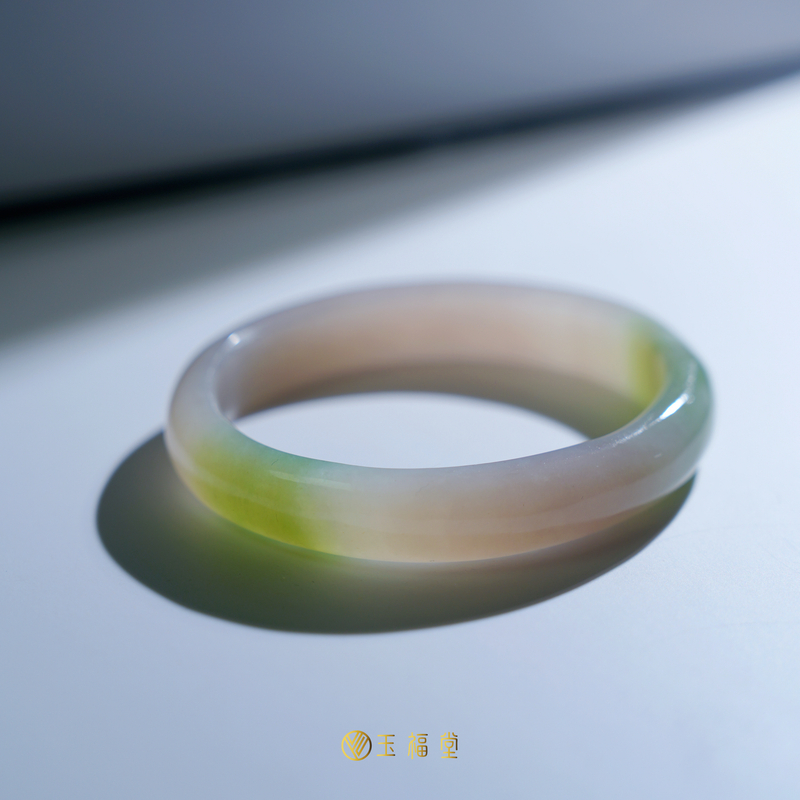 玉福堂 | 天然和田玉红粉翠青贵妃镯玉镯