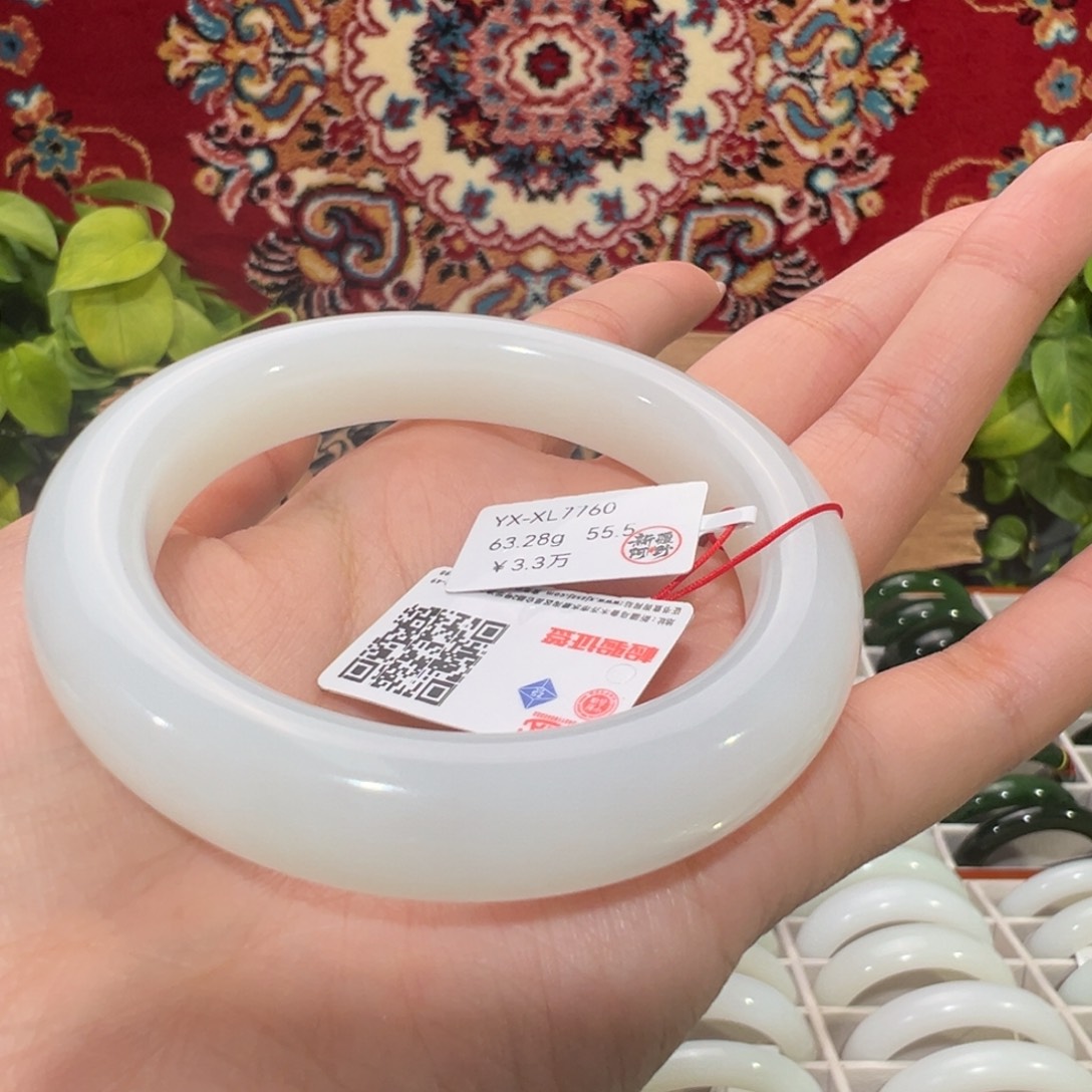 未镶嵌手镯和田玉新疆天然优雅羊脂白