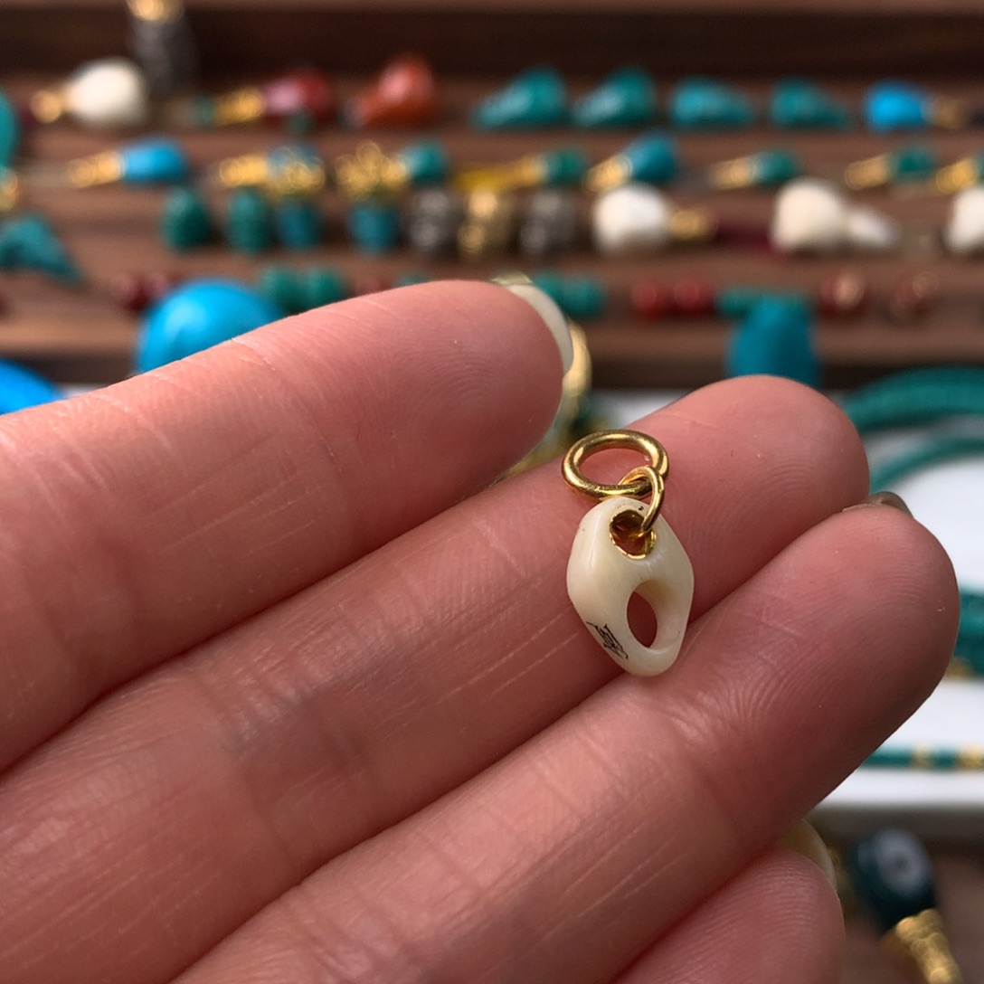 玛瑙/玉髓配饰未镶嵌有**?