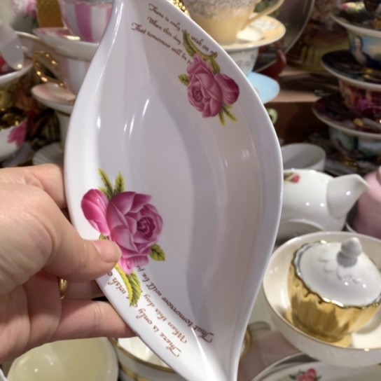 瓷片微瑕陶瓷处理介意请慎拍长19.5厘米宽9厘米