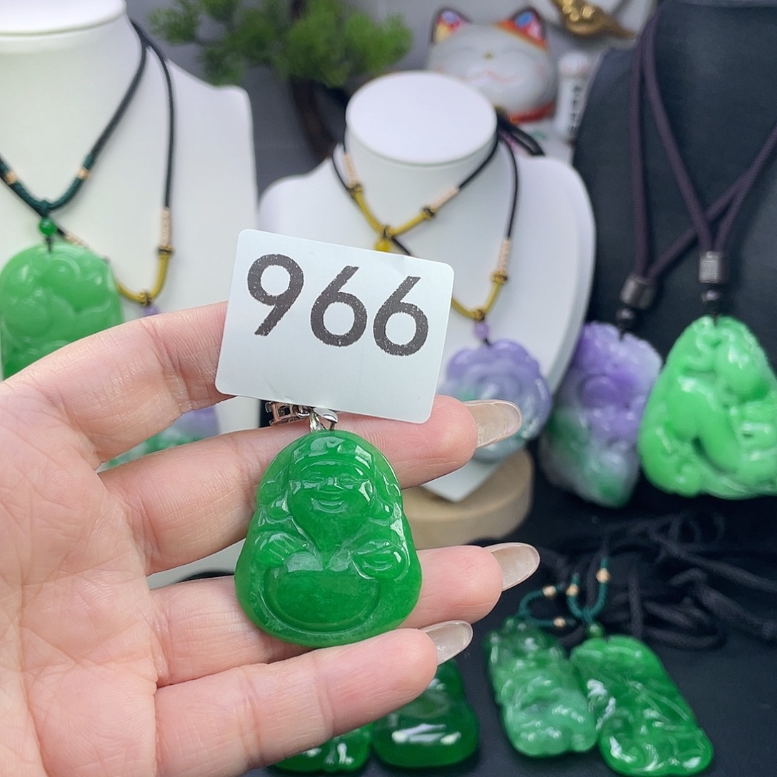 翡翠未镶嵌吊坠(赠链)