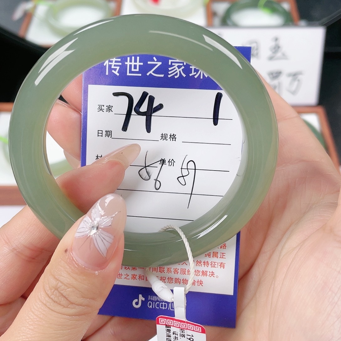 和田玉手镯未镶嵌