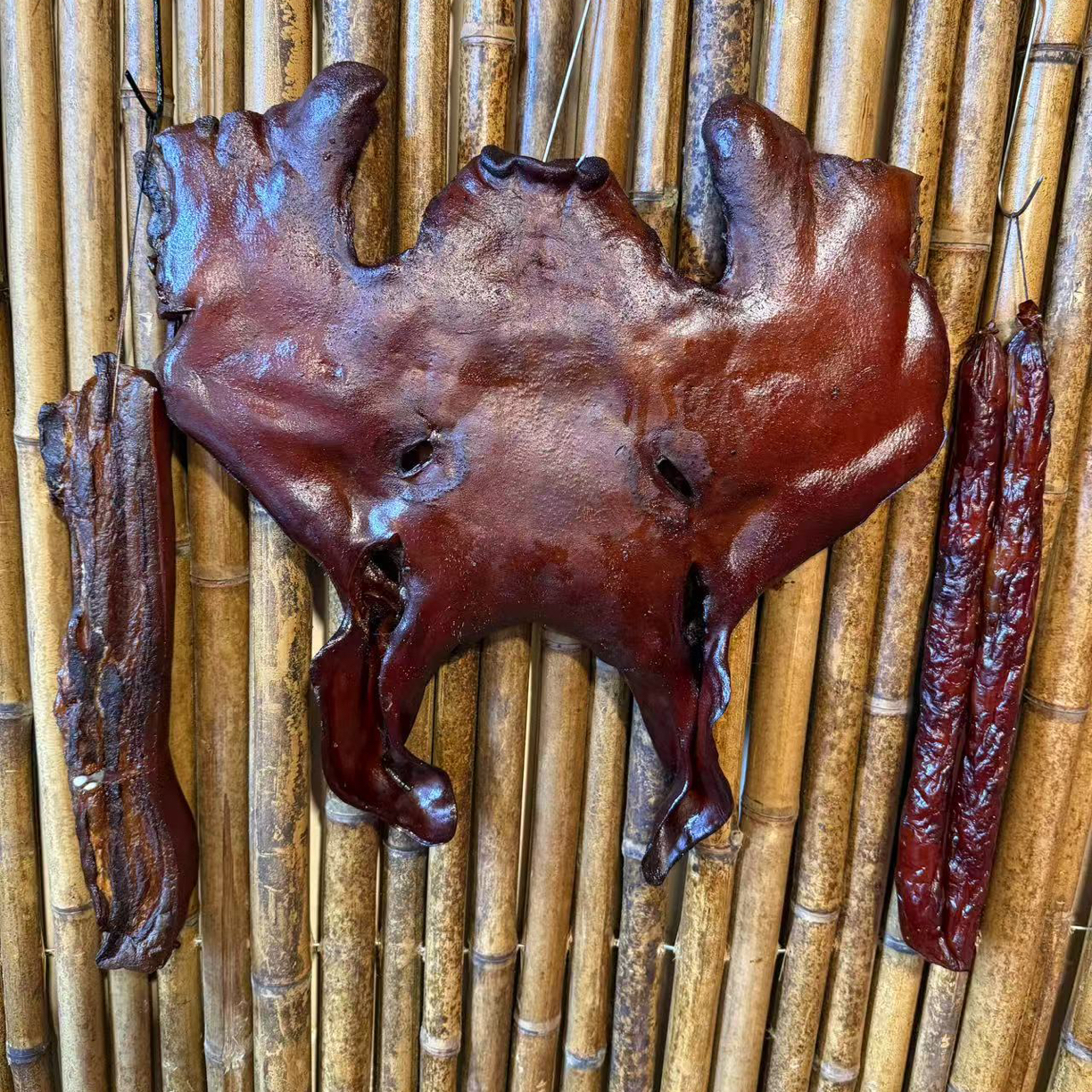 正宗都安烟熏腊味、（纸包五花腊肉、腊肠、腊猪头皮）