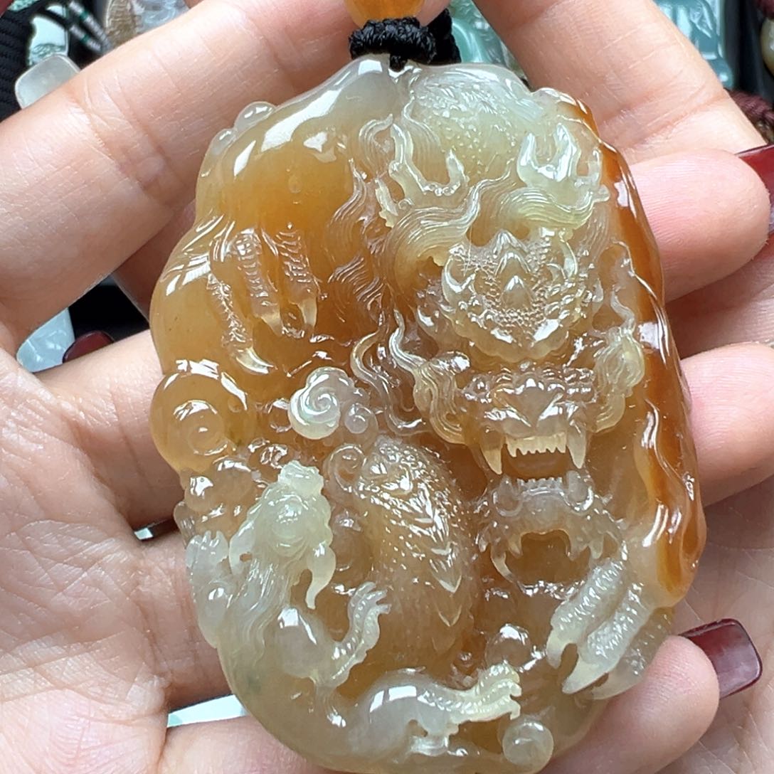 翡翠颈饰未镶嵌龙