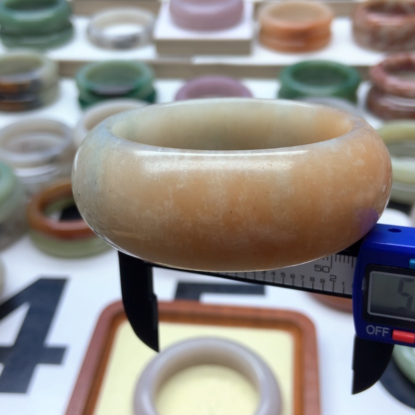 【闪购商品】石英质玉手镯未镶嵌