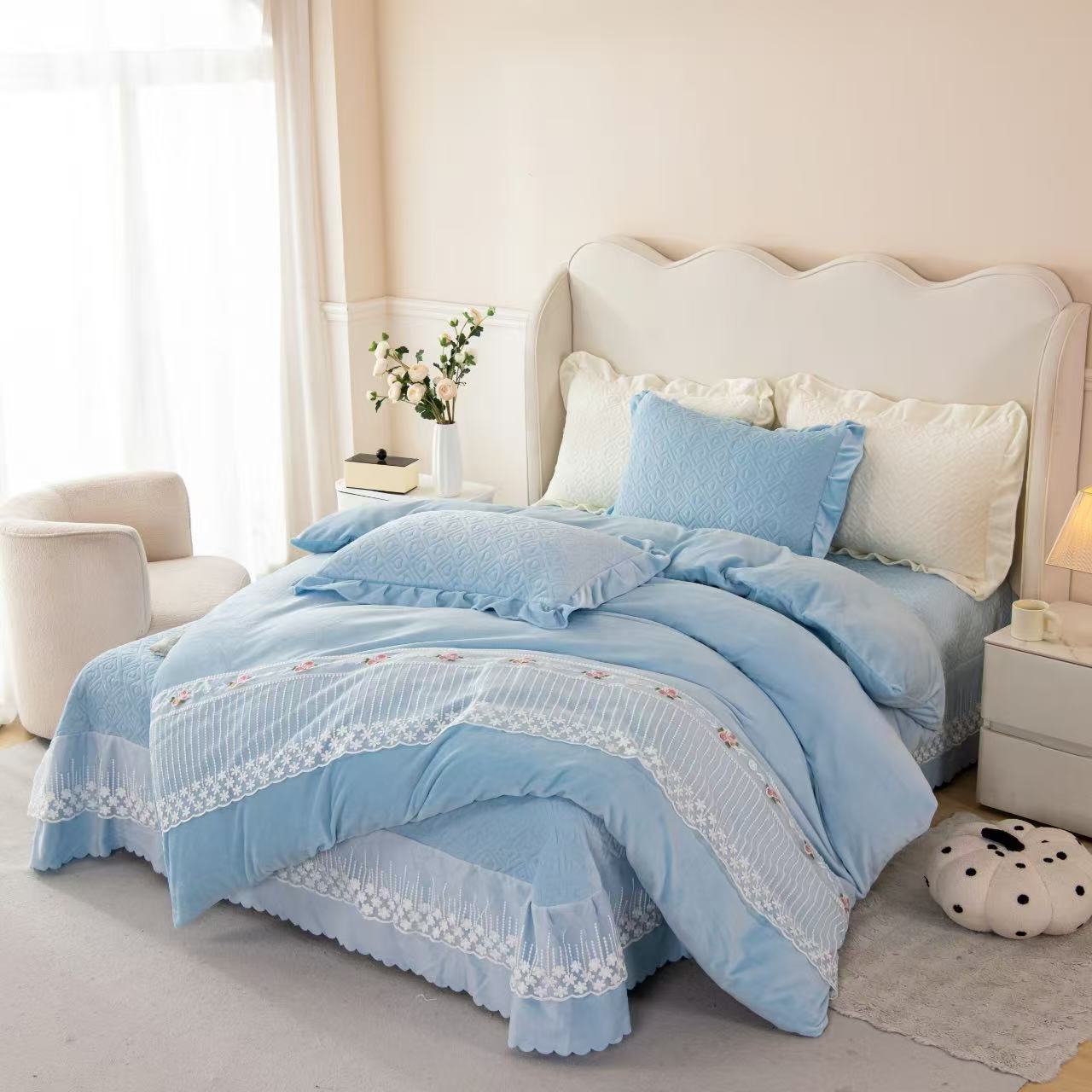 【晴美】韩版牛奶绒刺绣蕾丝花边床盖款四件套-星空蓝