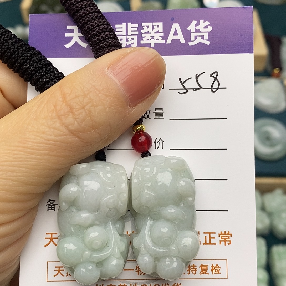 翡翠未镶嵌颈饰貔貅