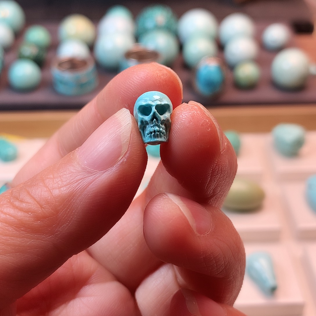 绿松石配饰未镶嵌水**色