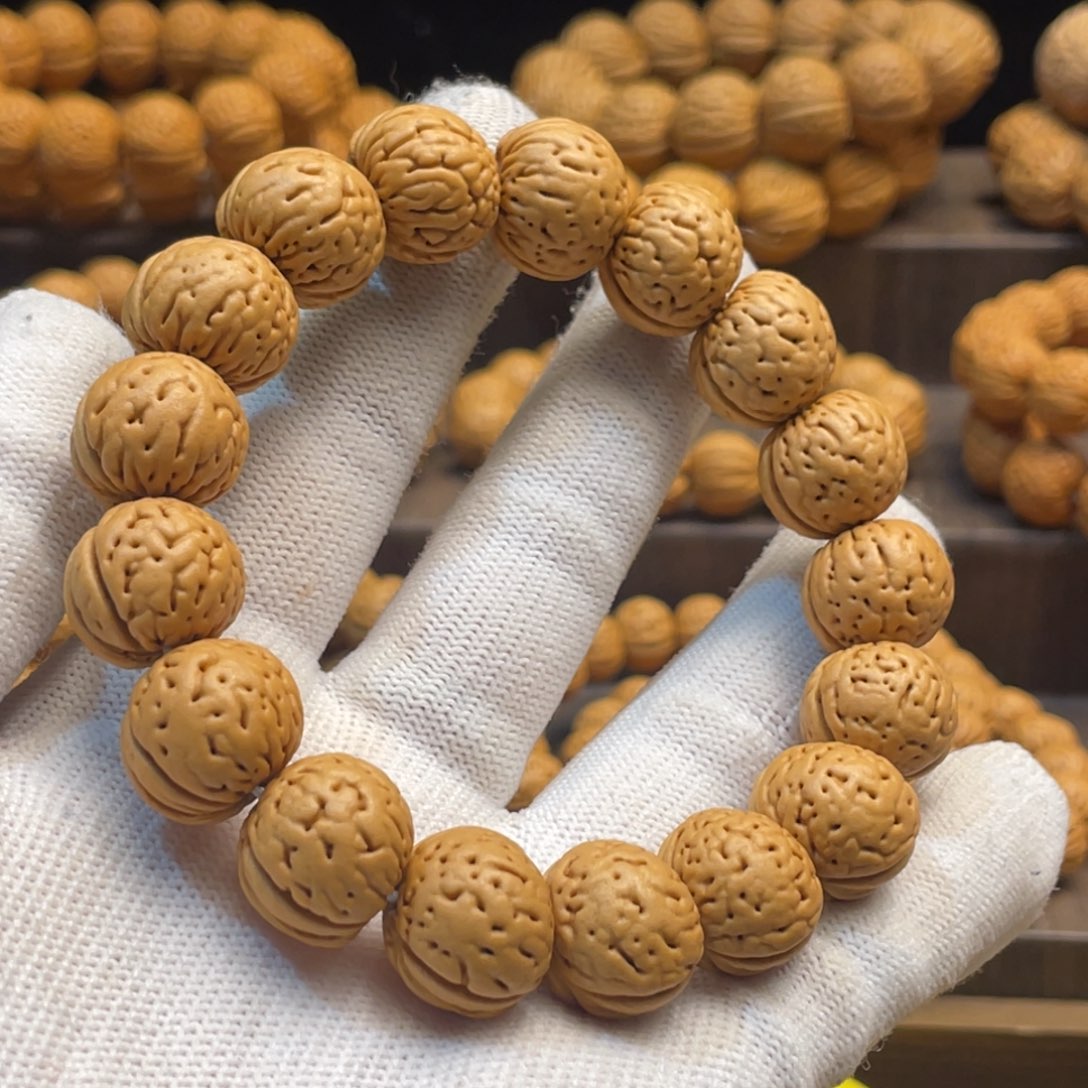 吊坠桃核金丹手串