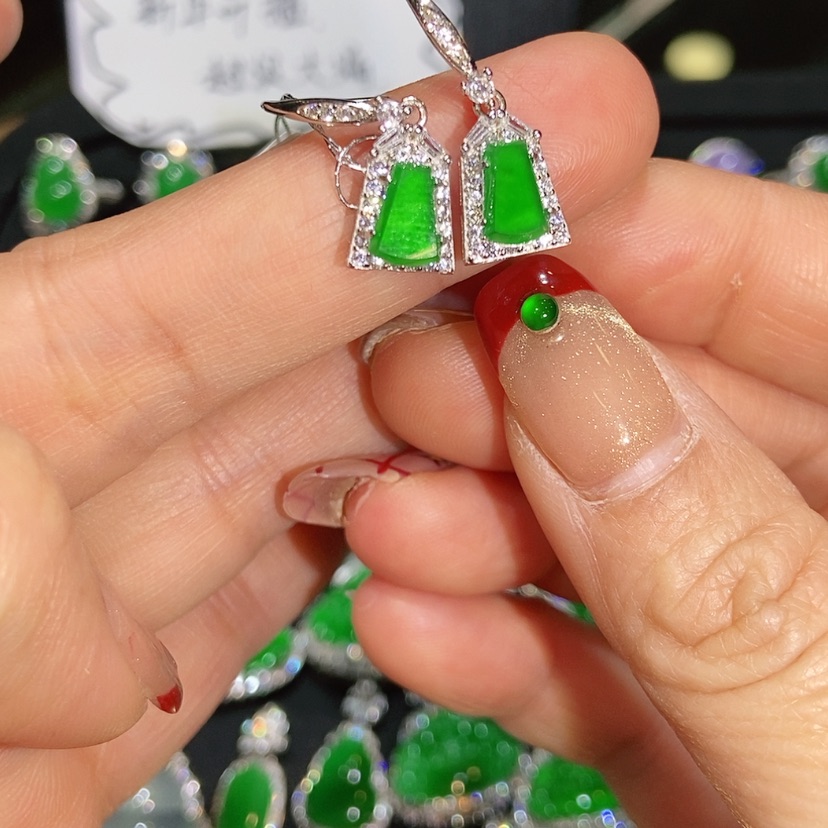 【闪购商品】翡翠耳饰未镶嵌天然翡翠