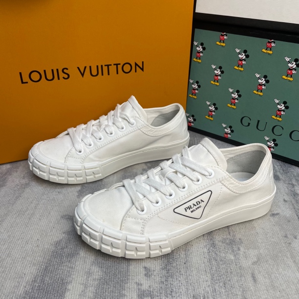 95新 Prada/普拉达 白色帆布侧边倒三角休闲板鞋/40.5欧码