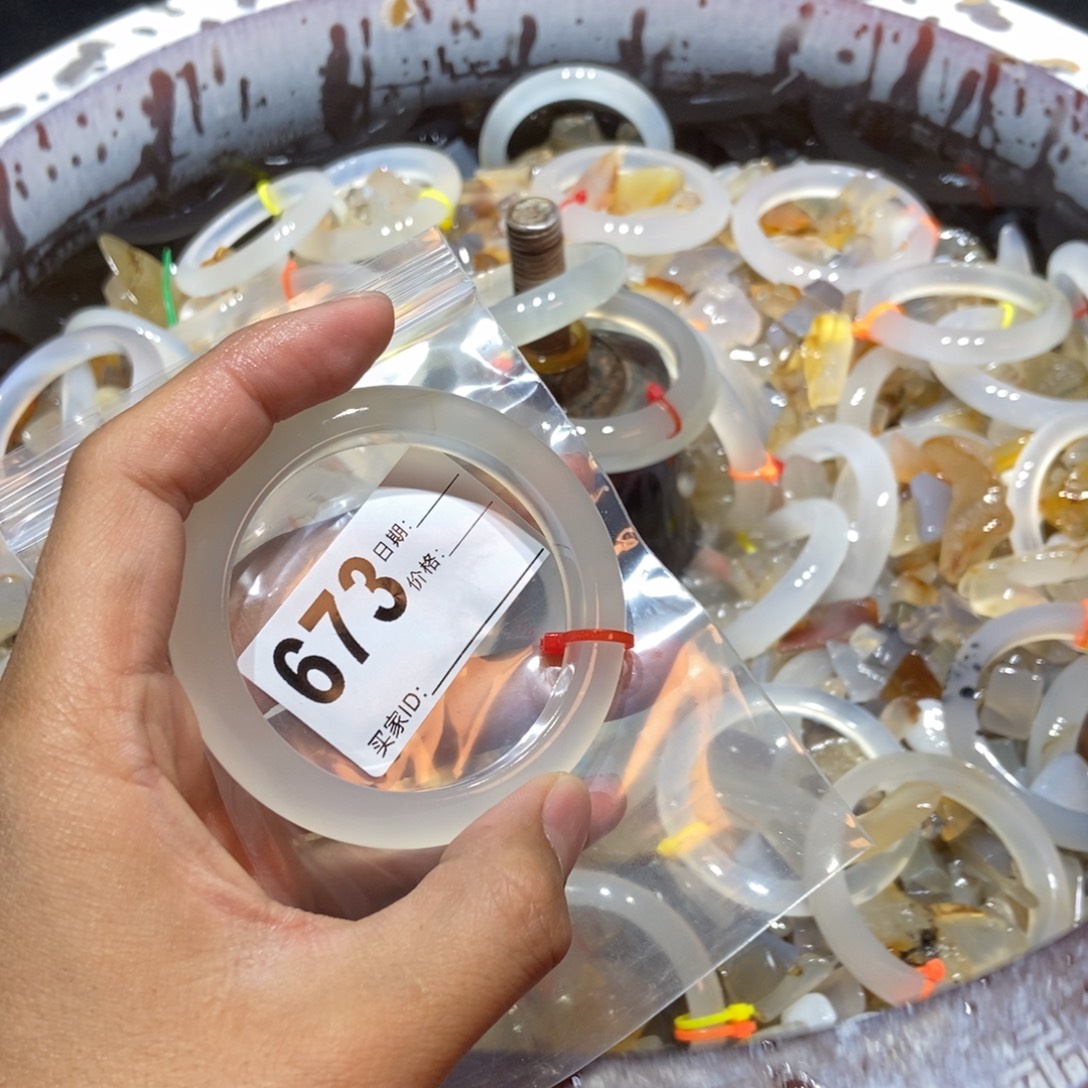 嘻****玛瑙/玉髓未镶嵌手镯