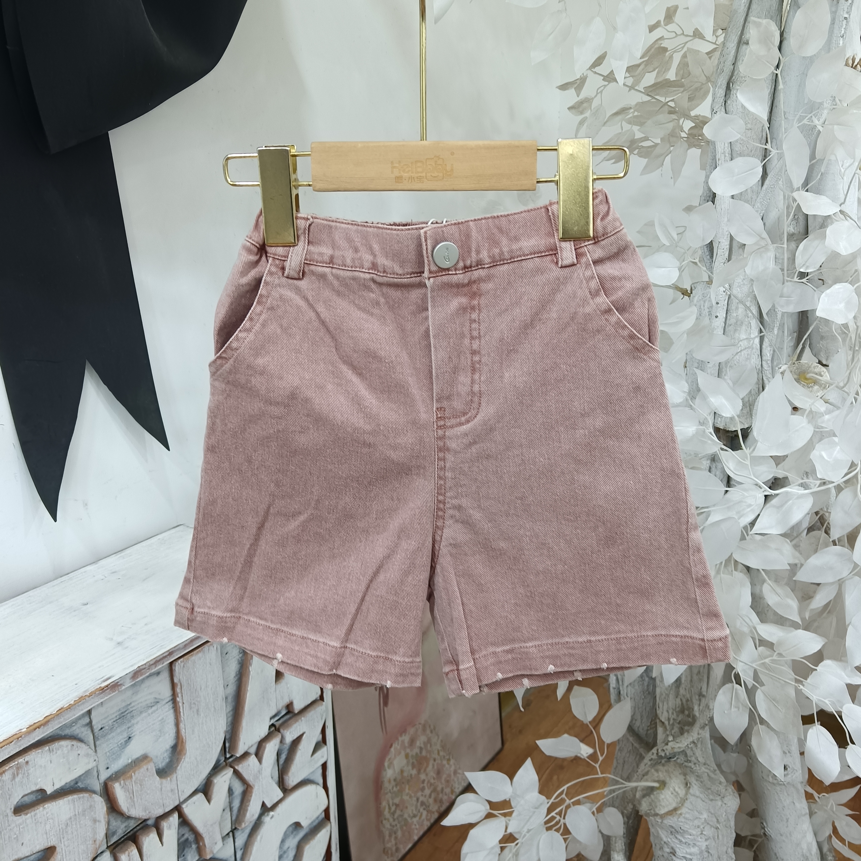 T081藕粉色牛仔短裤/豆里