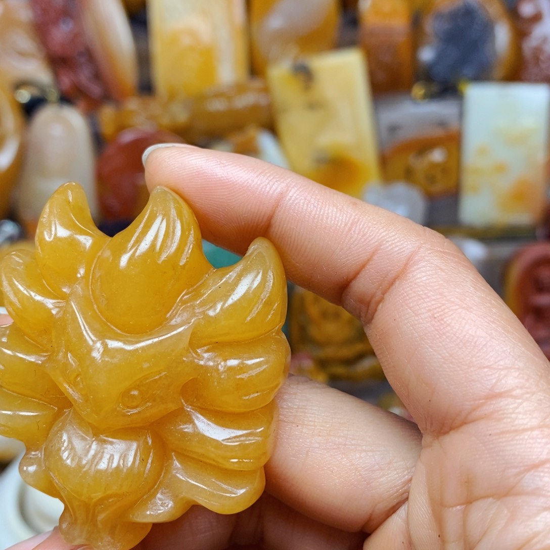 石英质玉（黄龙玉）颈饰未镶嵌