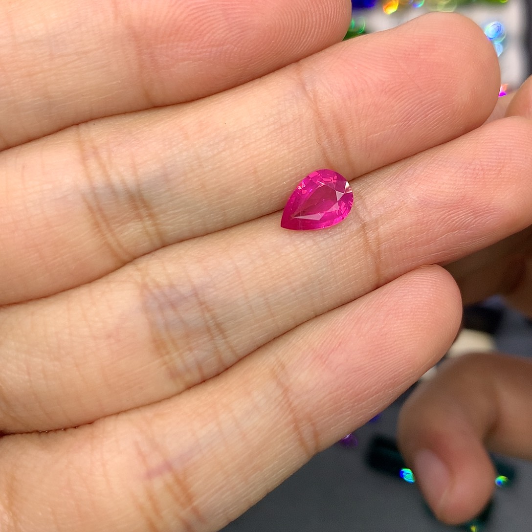 尖晶石裸石1.04克拉马亨盖