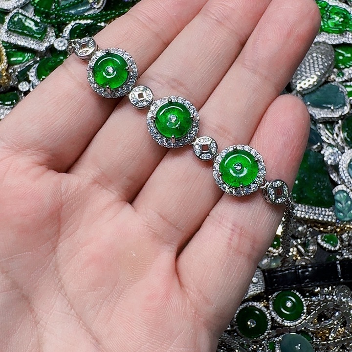 翡翠颈饰未镶嵌天然A货翡翠放漏