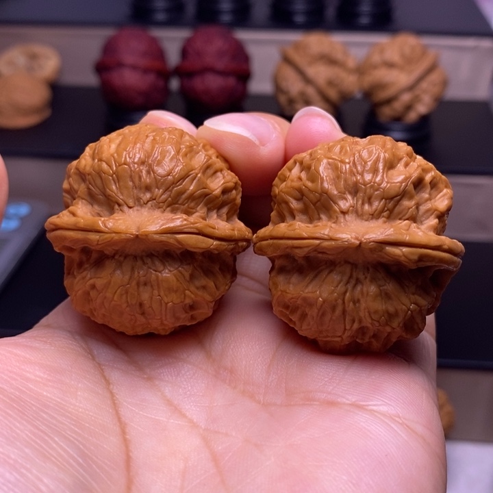 文玩核桃把件粗筋铁地雷50