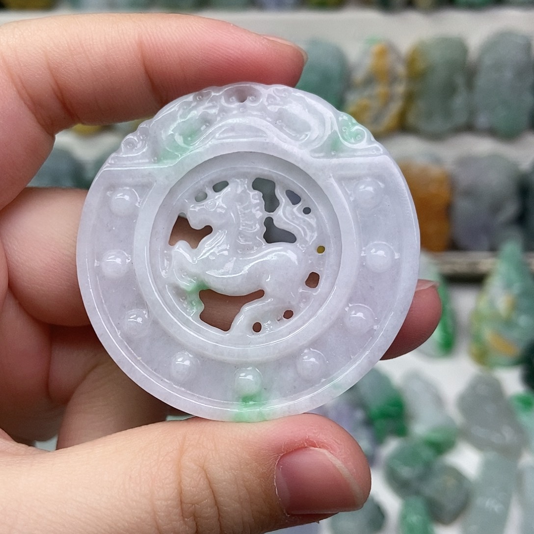 翡翠未镶嵌吊坠(赠链)