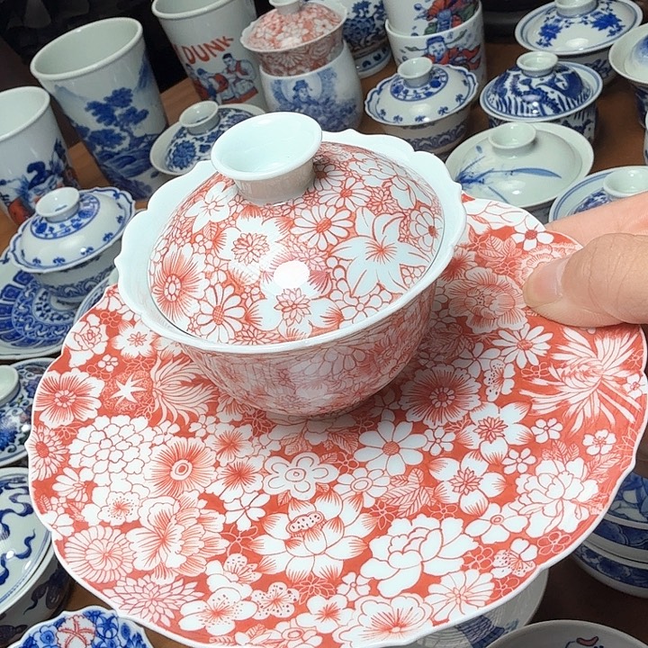 陶手绘三才釉下红万花盖碗