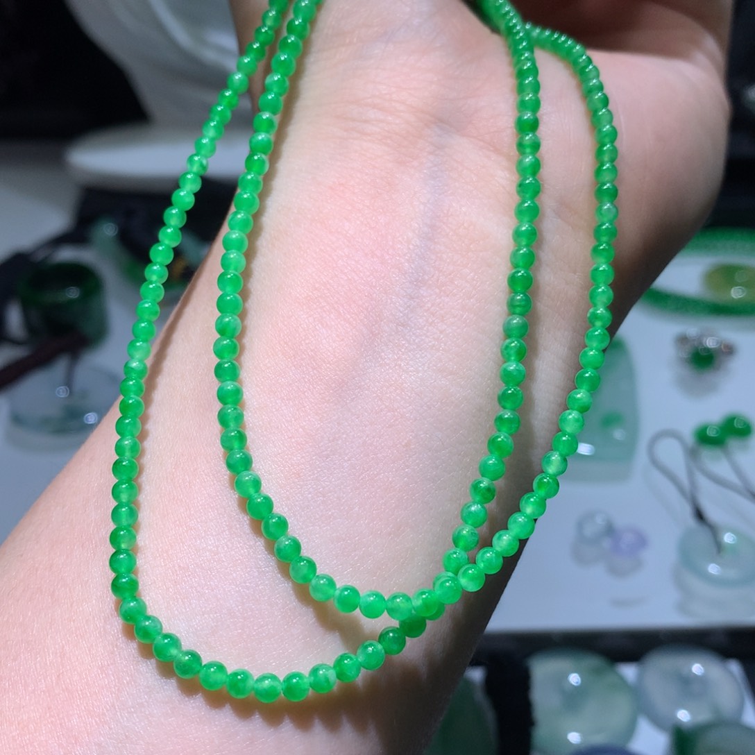 翡翠未镶嵌颈饰满绿